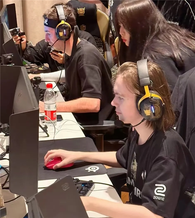 PTT热议WBG拉胯战绩：阵容看似豪华其实5个人都在等别人C