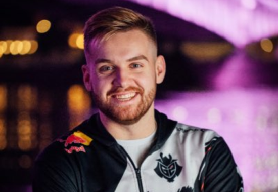 LSB官宣DangMoo将作为职业选手加入二队，她将成为韩国英雄联盟历史上首位转入职业的女选手